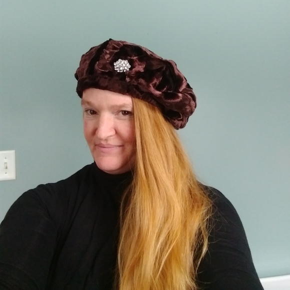 Vintage velvet hat and scarf set - Picture 3 of 11